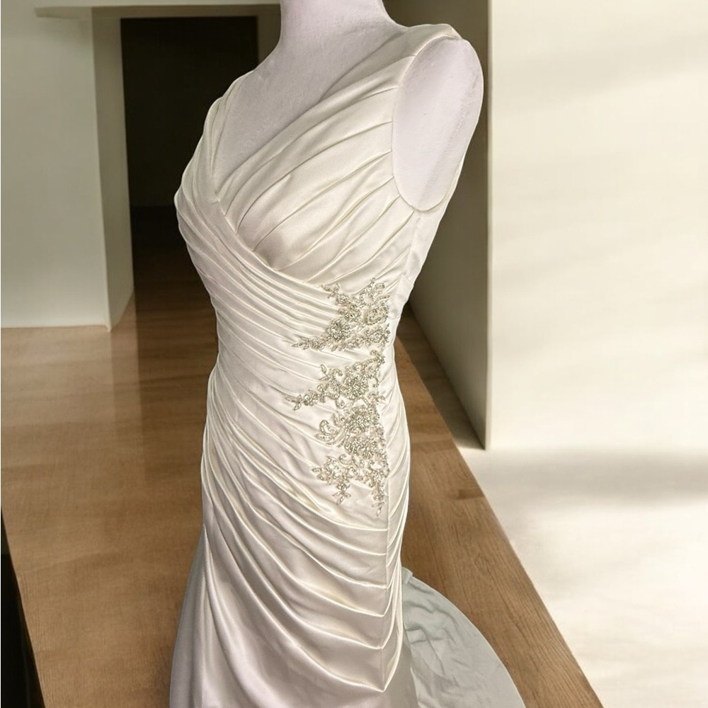David's Bridal Cream Wedding Dress - Picture 7 of 16